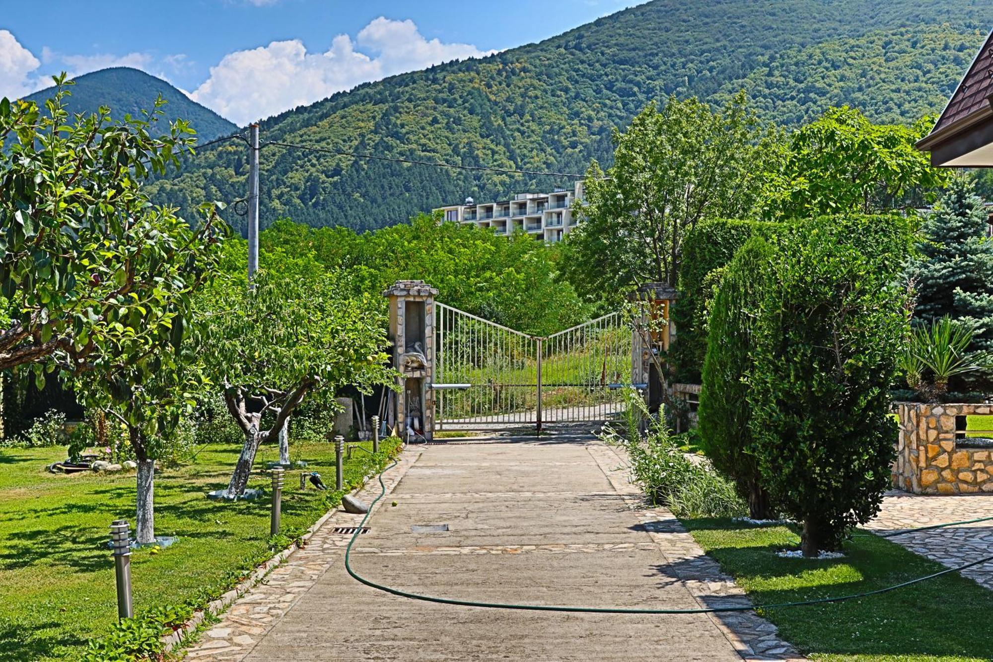 Holiday House Kubrat Sapareva Banya Bagian luar foto