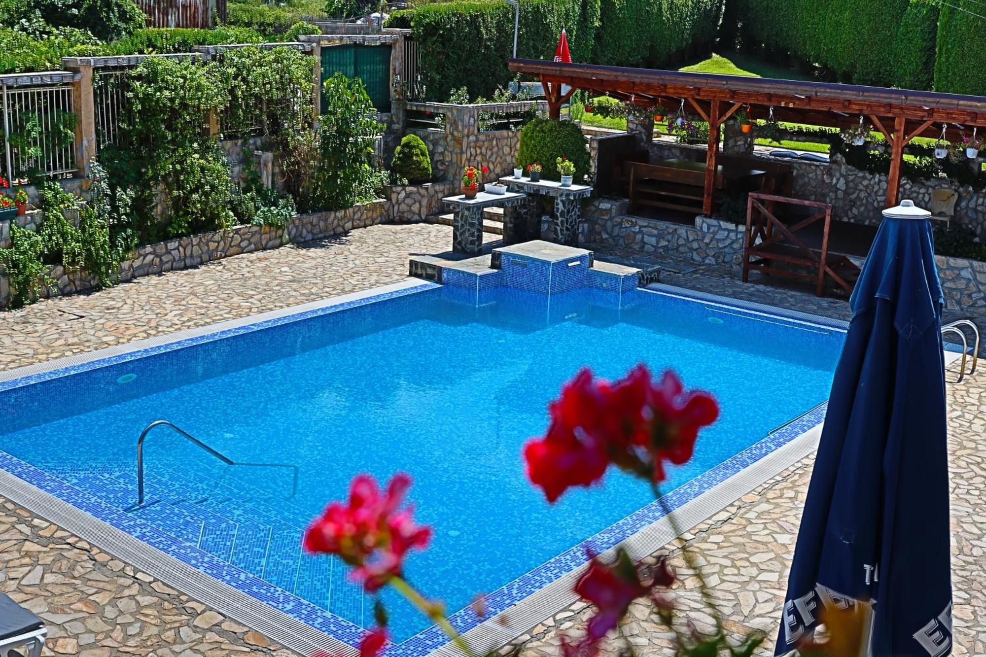 Holiday House Kubrat Sapareva Banya Bagian luar foto