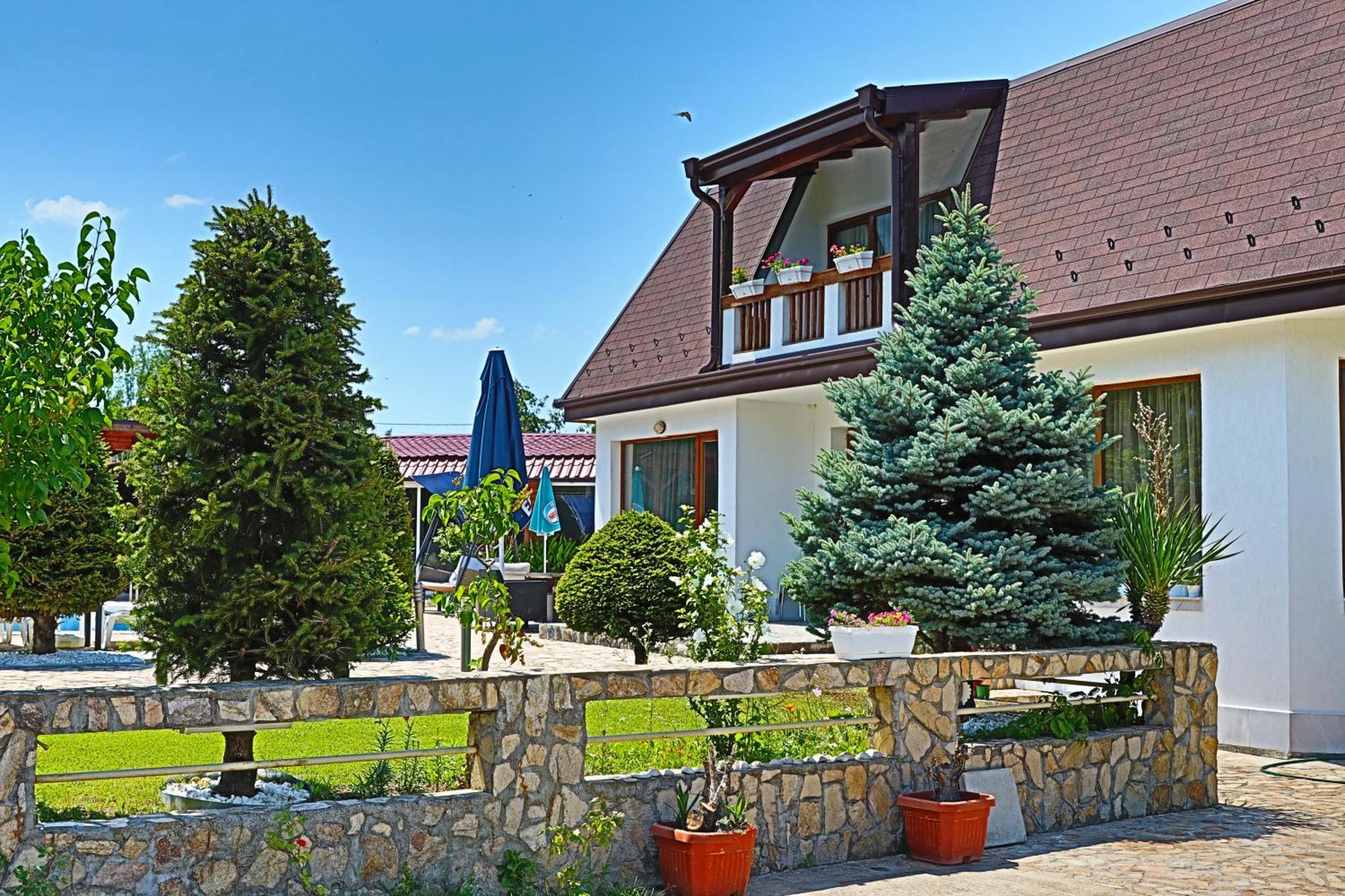 Holiday House Kubrat Sapareva Banya Bagian luar foto