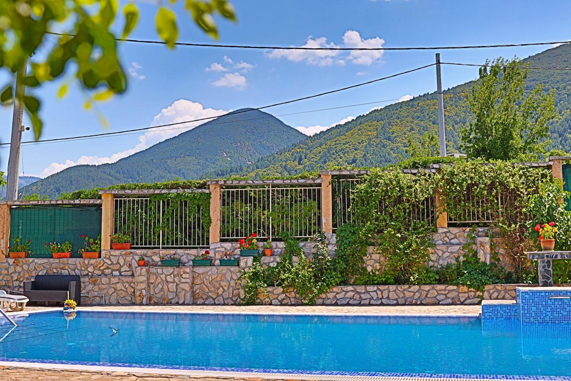 Holiday House Kubrat Sapareva Banya Bagian luar foto